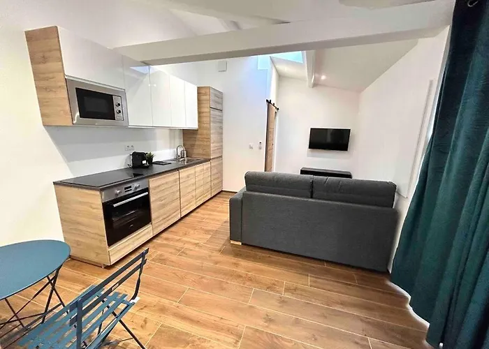 Carina- 2-4 Pers- Standing Hyper Centre Climatisé